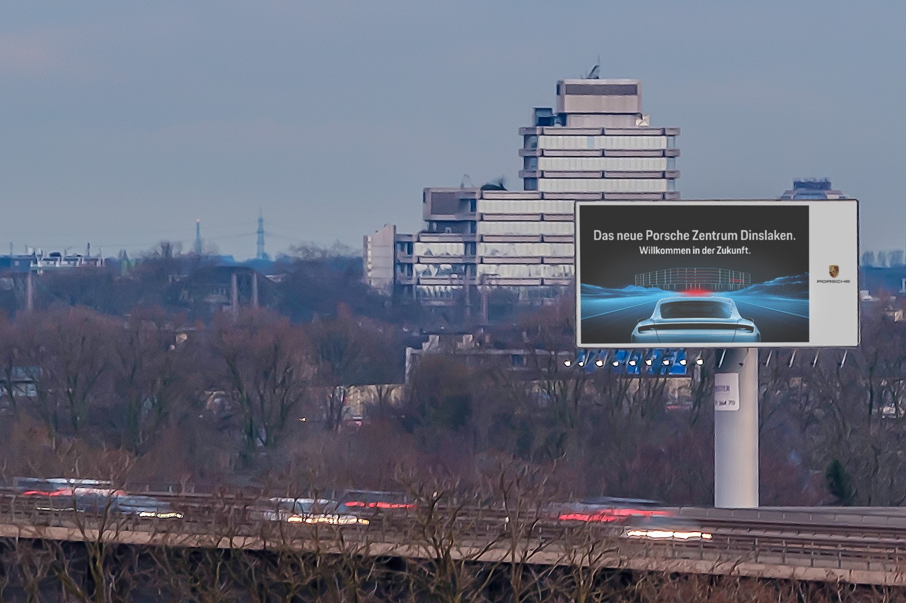 Porsche_Traffic Tower - A59 (stadteinwärts).jpg