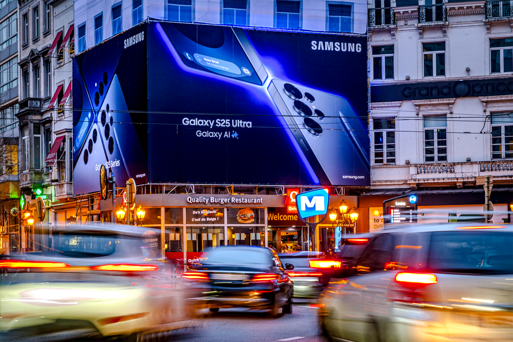 OOH special Samsung light element